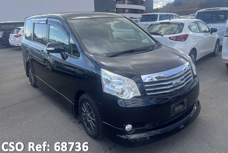 Toyota / Noah 2013